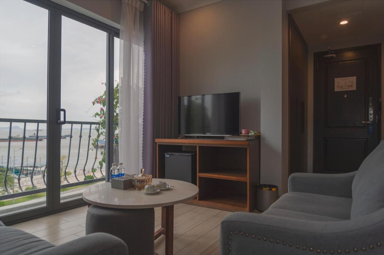 The Confetti Hotel Ha Long Buitenkant foto