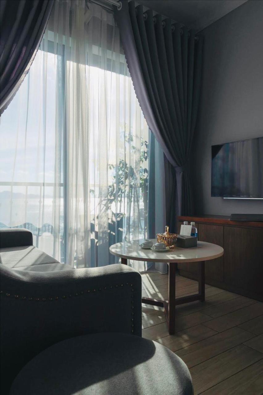 The Confetti Hotel Ha Long Buitenkant foto
