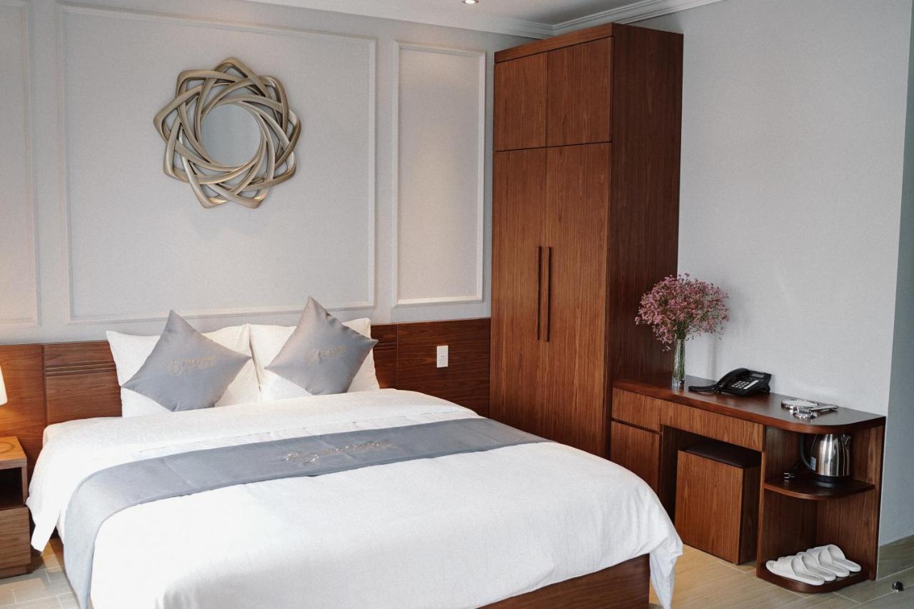 The Confetti Hotel Ha Long Buitenkant foto